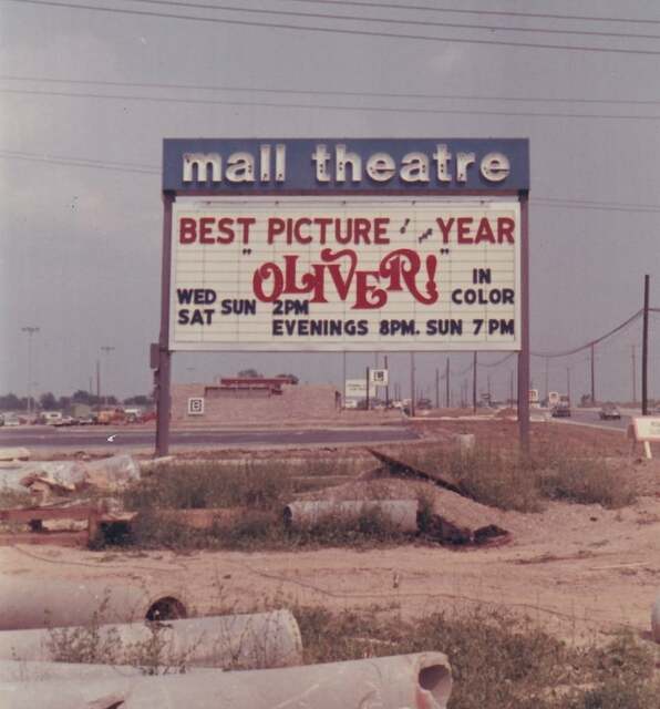 Lansing Mall Theatre - Old Photo From Cinema Treasures (newer photo)